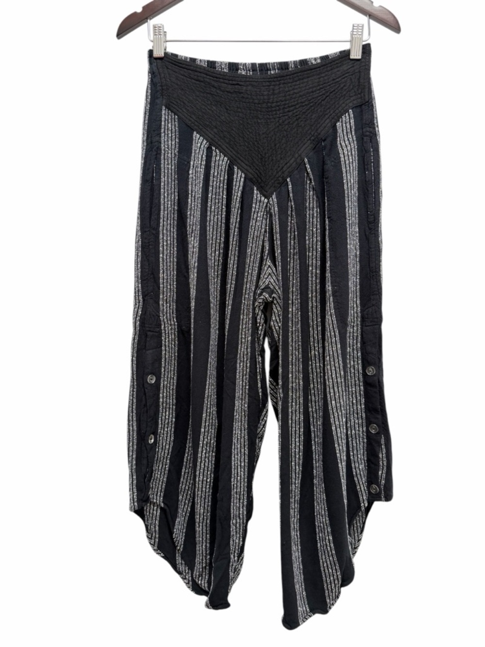 Kin Amora Striped Black Capri Size One Size